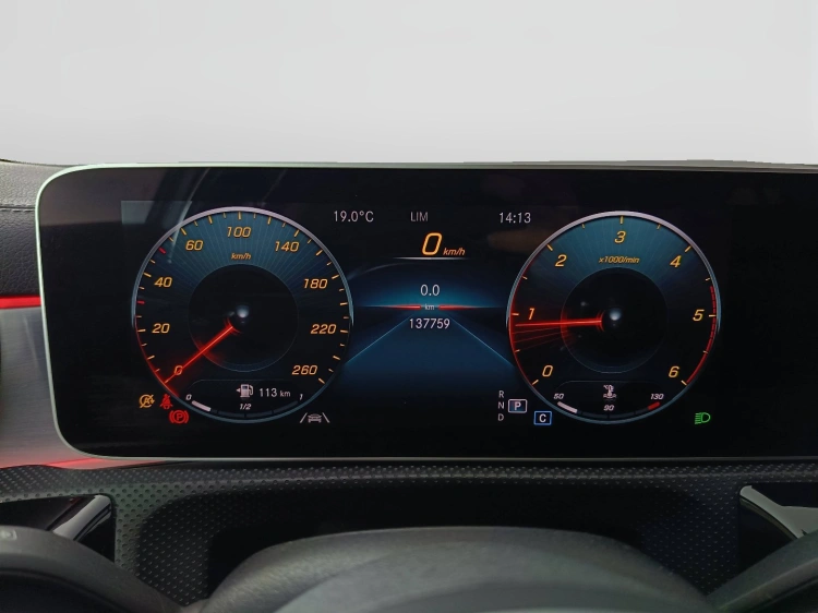 12 - Mercedes-Benz Classe A 180 d Premium auto