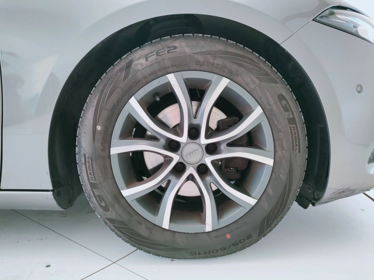 8 - Mercedes-Benz Classe A 180 d Business auto