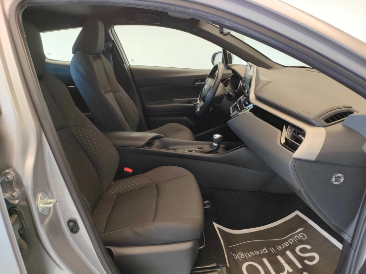 13 - Toyota C-HR C-HR 1.8h Business e-cvt