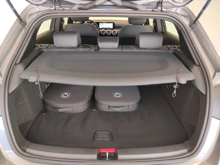 13 - Mercedes-Benz Classe A 250 e con tecnologia ibrida EQ