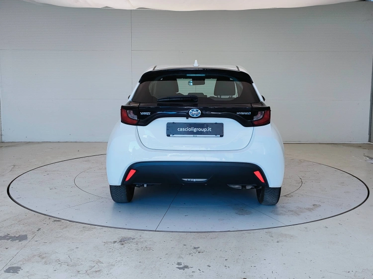6 - Toyota Yaris Yaris 1.5h Active