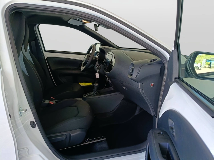 11 - Toyota Aygo X AYGO X HEV  MC26