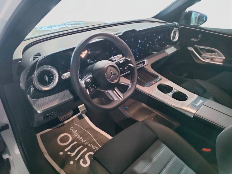 10 - Mercedes-Benz GLC 400 4MATIC con tecnologia EQ