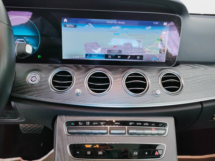 13 - Mercedes-Benz Classe E 220 d Business Sport 4matic auto my20
