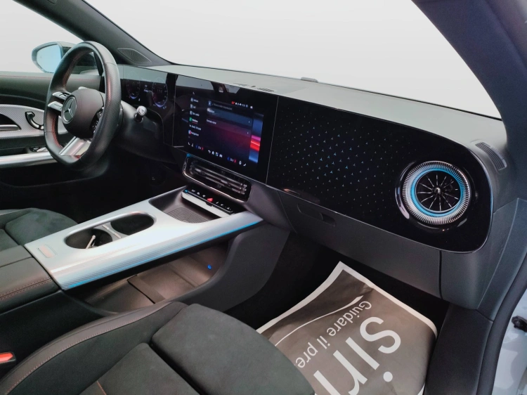 10 - Mercedes-Benz CLA EQ CLA 350 4MATIC con tecnologia EQ