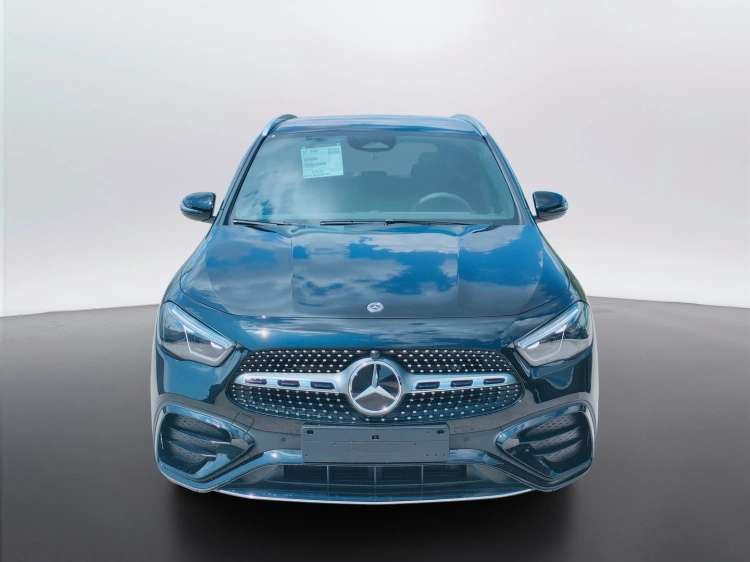 2 - Mercedes-Benz GLA 200 d automatic