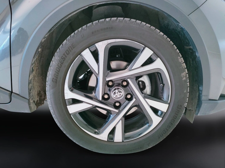 8 - Toyota C-HR C-HR 1.8h Trend e-cvt