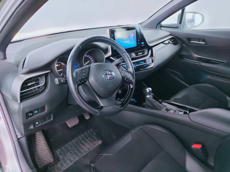 12 - Toyota C-HR C-HR 1.8h Dynamic 2wd e-cvt