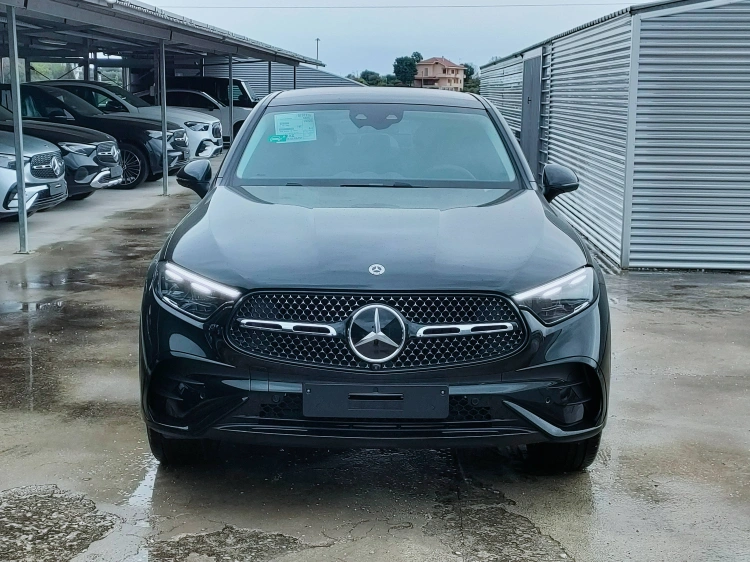 2 - Mercedes-Benz GLC 300 de 4Matic Plug-in Hybrid Coupe