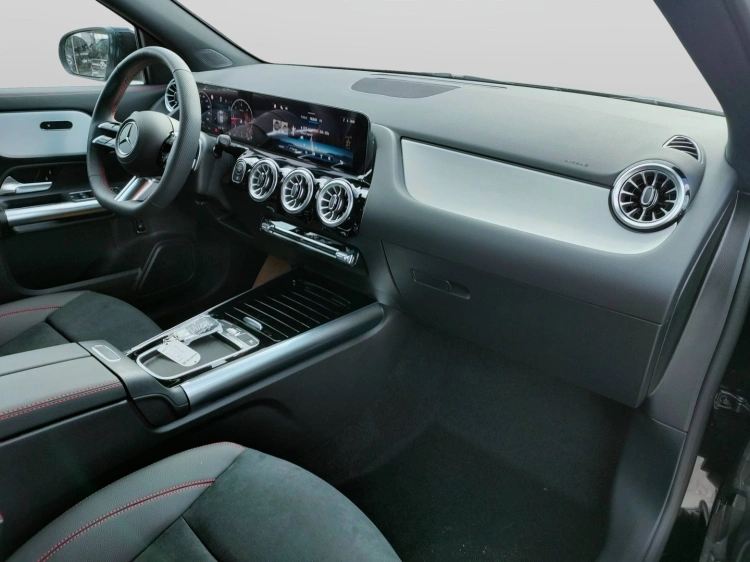 10 - Mercedes-Benz GLA 180  d Automatic