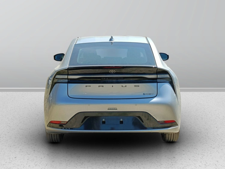 4 - Toyota Prius Plug-in PRIUS PLUG IN Lounge+