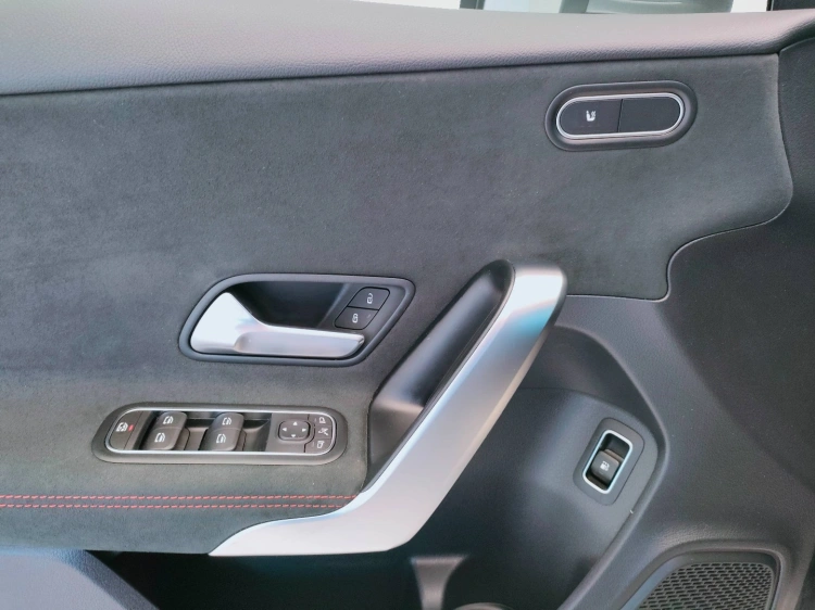 13 - Mercedes-Benz Classe A 250 e con tecnologia ibrida EQ