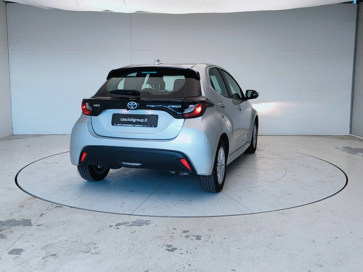 5 - Toyota Yaris Yaris 1.5h Active