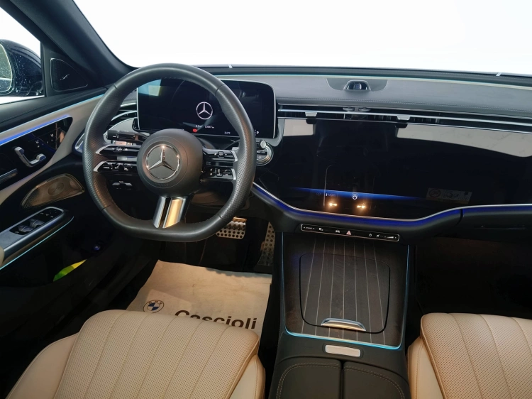 13 - Mercedes-Benz Classe E 220 d AMG Line Premium auto
