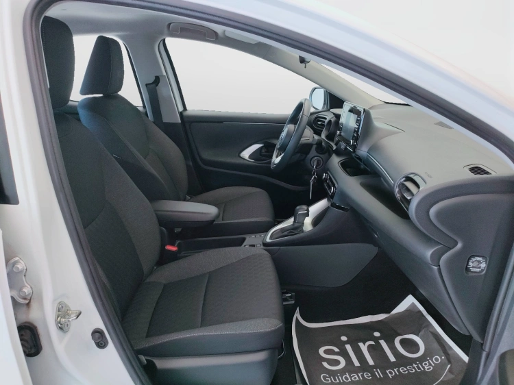 11 - Toyota Yaris TOYOTA Yaris 1.5 Hybrid 5 porte Trend
