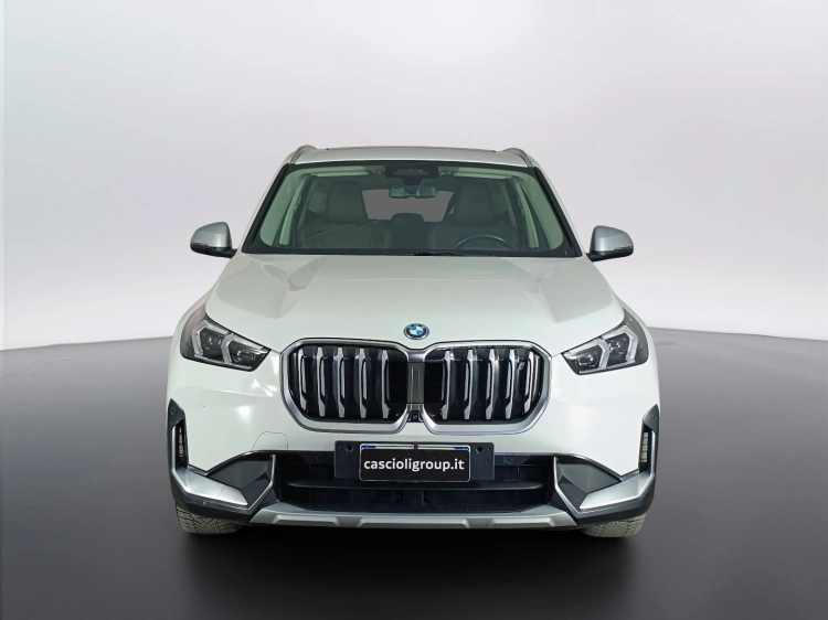 2 - BMW iX1 iX1 xdrive 30 X-Line