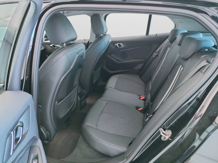 12 - BMW Serie 1 116i Sport auto