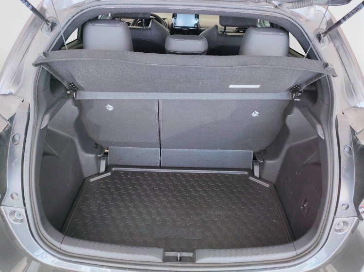 12 - Toyota Yaris Yaris 1.5h Lounge