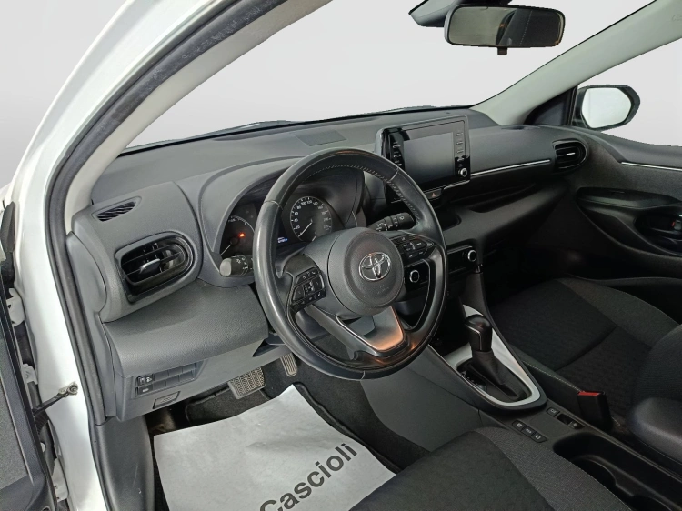 7 - Toyota Yaris Yaris 1.5h Active