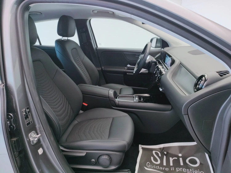 13 - Mercedes-Benz GLA 180 d Advanced auto