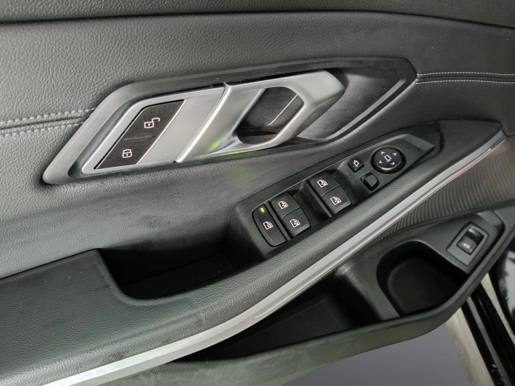 16 - BMW Serie 3 320d Touring mhev 48V xdrive Luxury auto