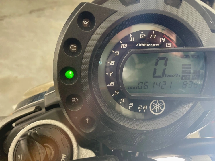 4 - Yamaha E1724 YAMAHA FZ6
