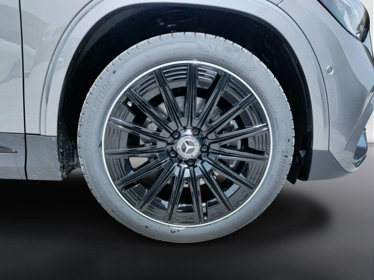 8 - Mercedes-Benz GLA 200 d automatic