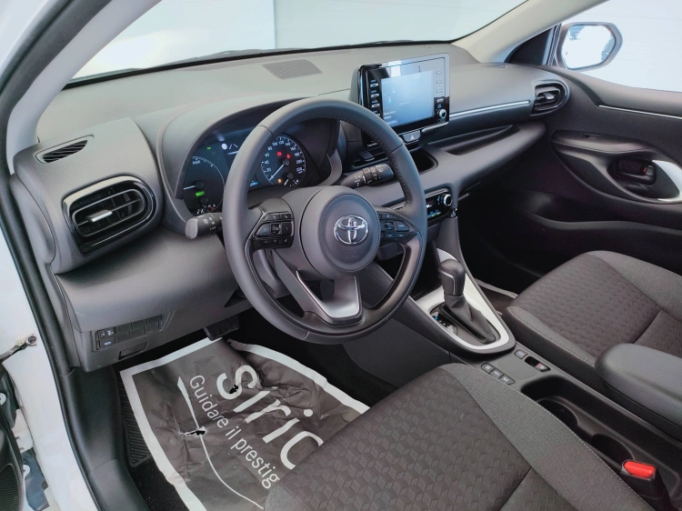 13 - Toyota Yaris Yaris 1.5h Active