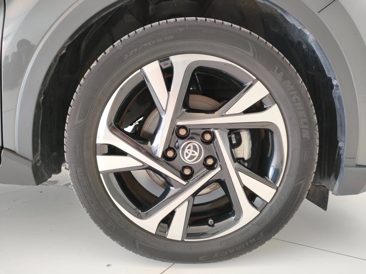 8 - Toyota C-HR C-HR 1.8h Trend e-cvt