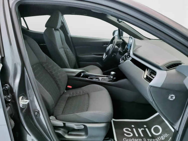 11 - Toyota C-HR C-HR 1.8h Trend e-cvt
