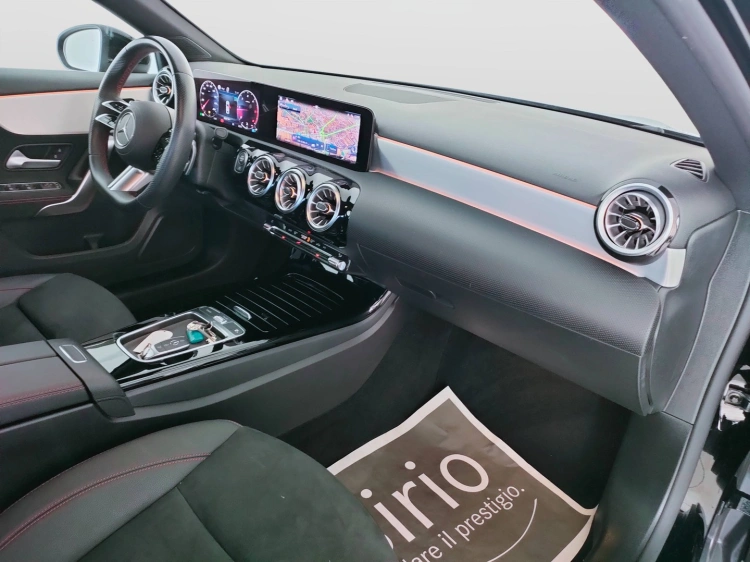 14 - Mercedes-Benz Classe A 180 d Automatic