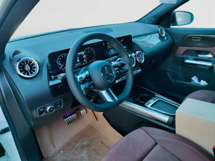 11 - Mercedes-Benz GLA 200 d Automatic 4MATIC