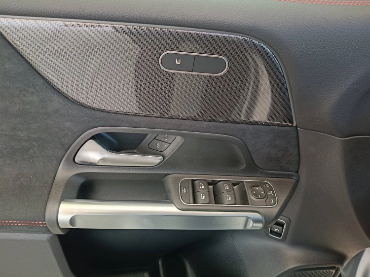 18 - Mercedes-Benz GLB 200 d Automatic 4MATIC