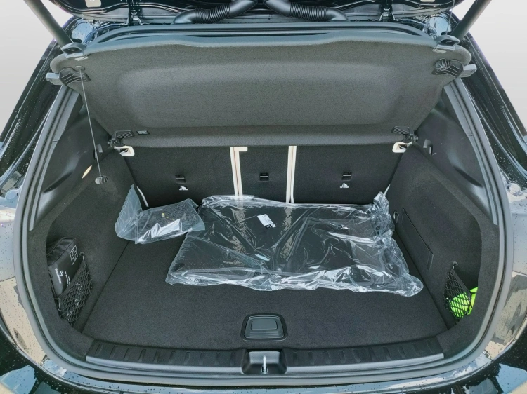 5 - Mercedes-Benz GLA 180 Automatic