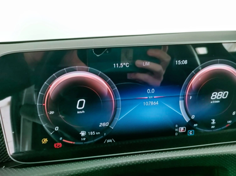 15 - Mercedes-Benz Classe A 180 d Sport auto