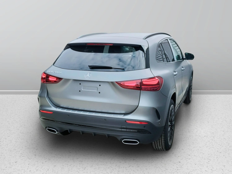 6 - Mercedes-Benz GLA 200 d automatic