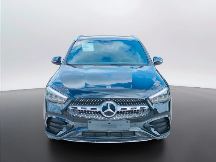 2 - Mercedes-Benz GLA 180  d Automatic