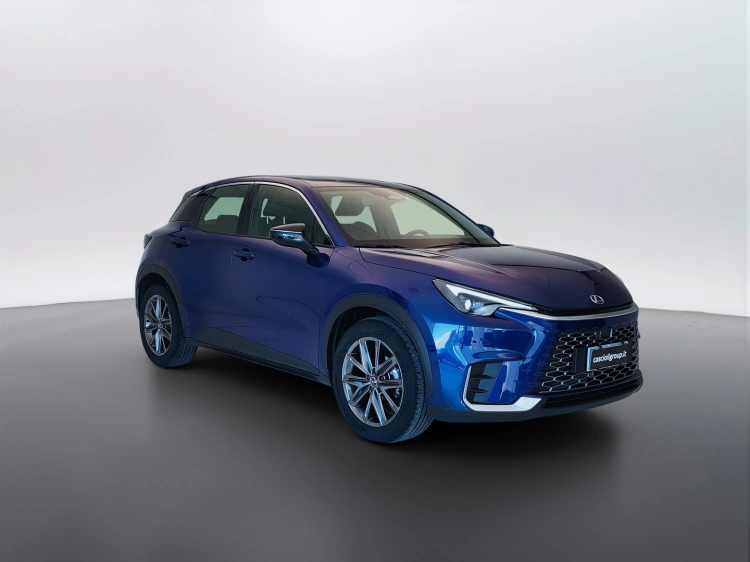 3 - Lexus LBX LBX 1.5 hybrid Elegant 2wd