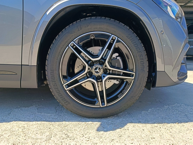 12 - Mercedes-Benz GLA 200 d automatic