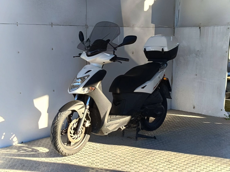 4 - Kymco E1084 AGILITY 200