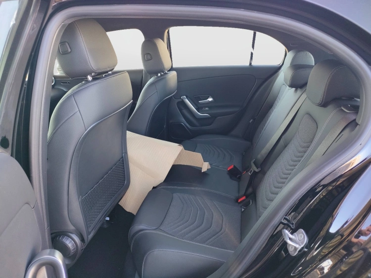 8 - Mercedes-Benz Classe A 180 d Automatic