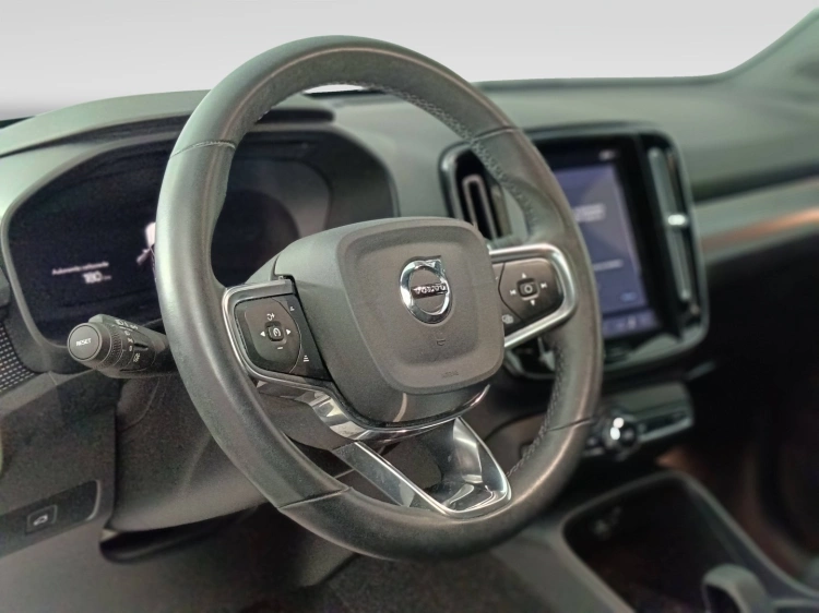 17 - Volvo XC40 XC40 2.0 b3 Core auto