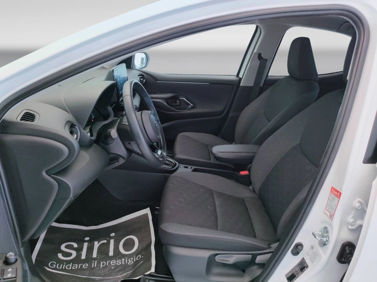 16 - Toyota Yaris Yaris 1.5h Trend