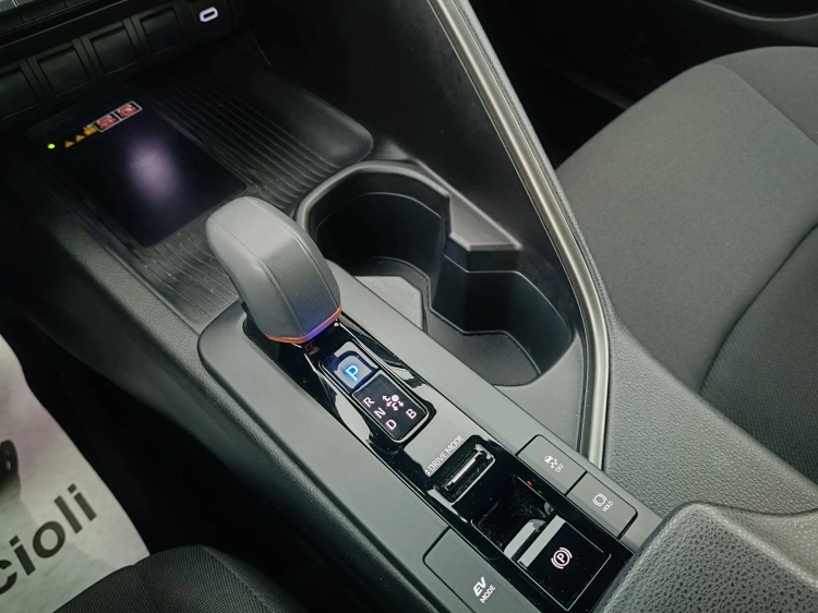 16 - Toyota C-HR C-HR 1.8 hv Trend fwd e-cvt