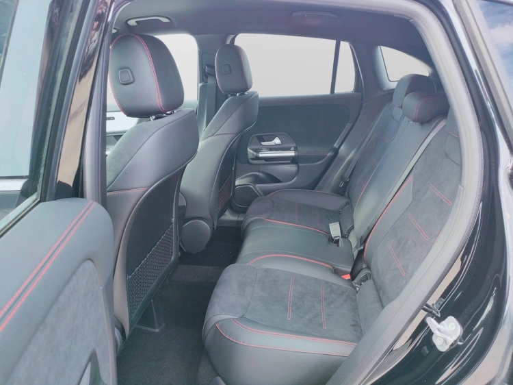 9 - Mercedes-Benz GLA 180  d Automatic