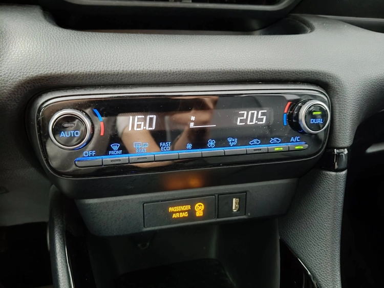 16 - Toyota Yaris Yaris 1.5h Style