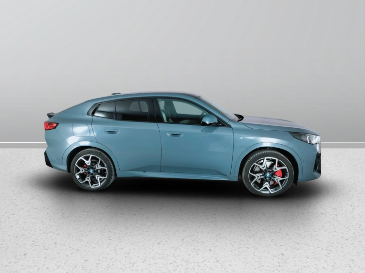 7 - BMW iX2 iX2 xdrive 30 MSport
