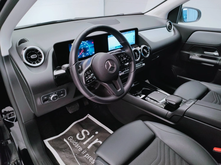 13 - Mercedes-Benz Classe B 200 d Sport auto