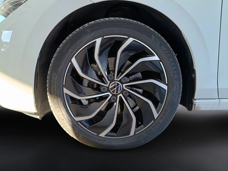 15 - Volkswagen Golf Golf 1.5 tgi Life 130cv dsg