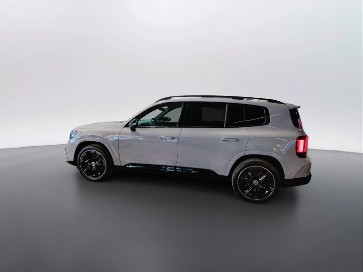 3 - Mercedes-Benz GLB 250+ con tecnologia EQ